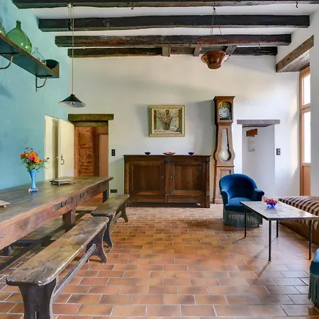 Holiday home Le Domaine De Linars - L'aile Du Chateau *