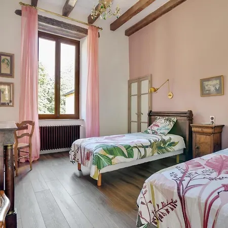 Le Domaine De Linars - L'aile Du Chateau Holiday home *