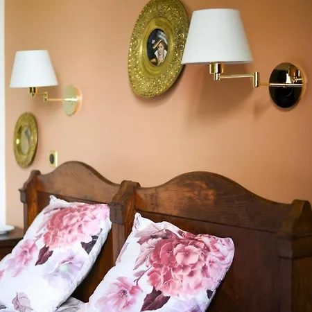 Le Domaine De Linars - L'aile Du Château Hébergement de vacances